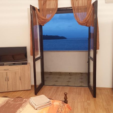 Apartments "Villa Mungos" Sobra Bagian luar foto