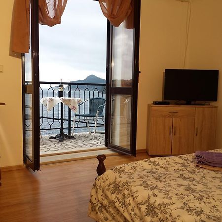 Apartments "Villa Mungos" Sobra Bagian luar foto