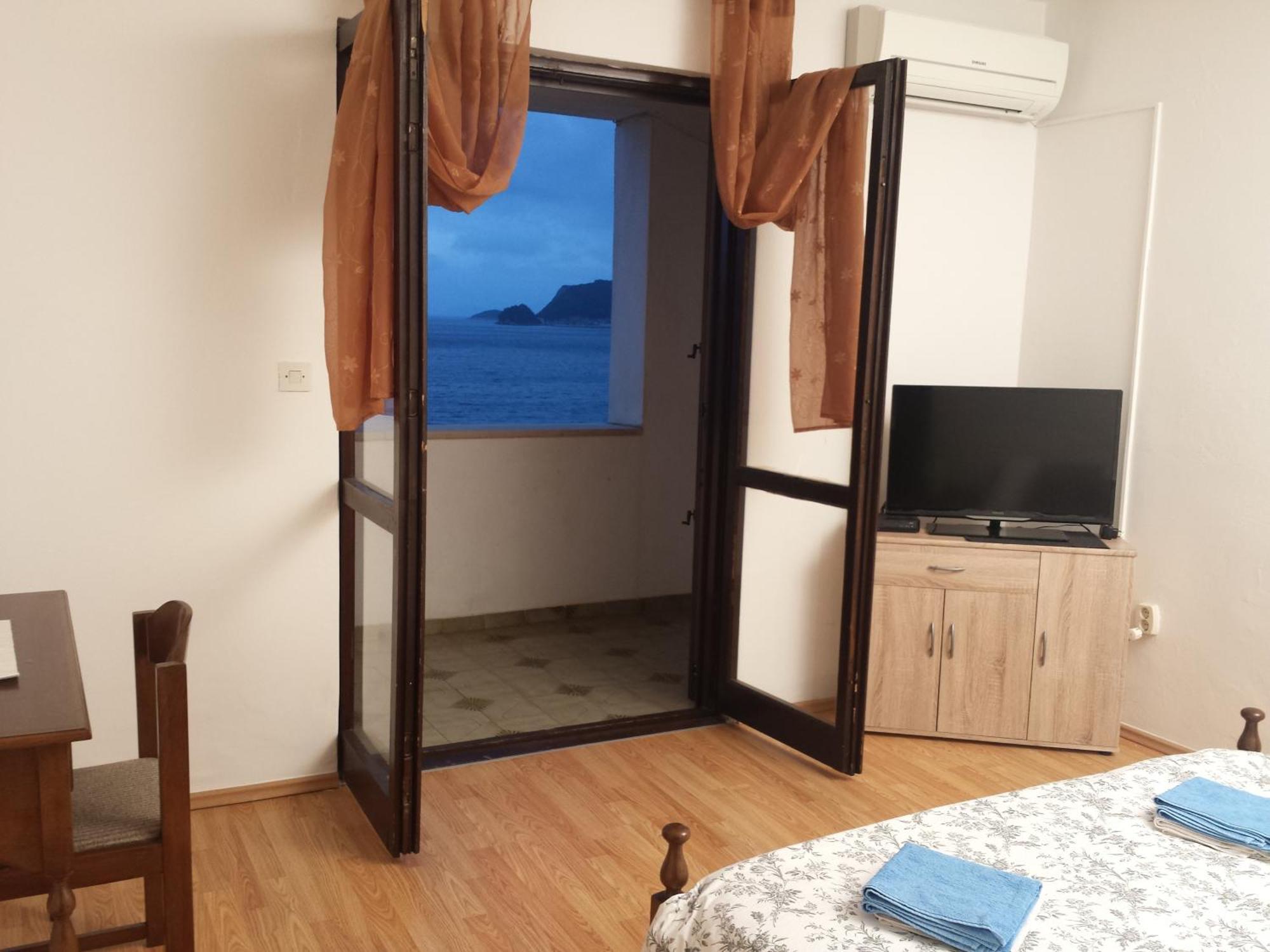 Apartments "Villa Mungos" Sobra Bagian luar foto