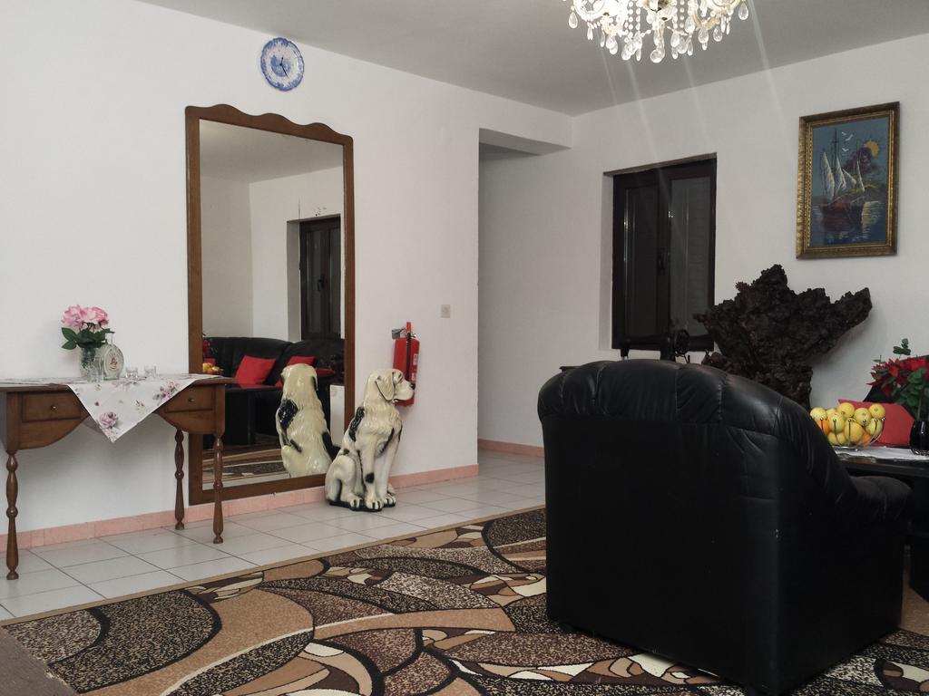Apartments "Villa Mungos" Sobra Bagian luar foto