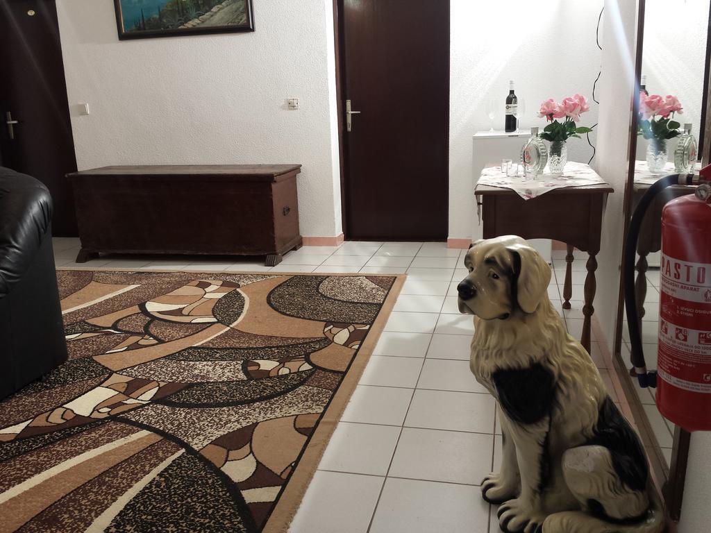 Apartments "Villa Mungos" Sobra Bagian luar foto