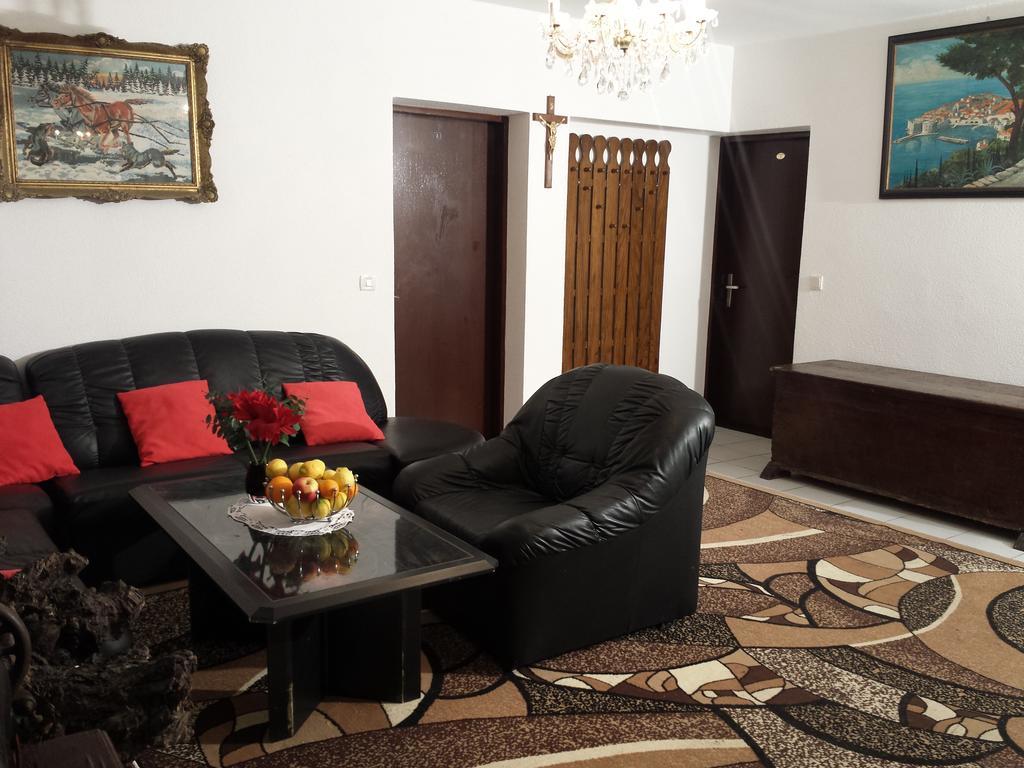 Apartments "Villa Mungos" Sobra Bagian luar foto