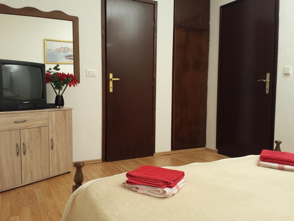 Apartments "Villa Mungos" Sobra Bagian luar foto