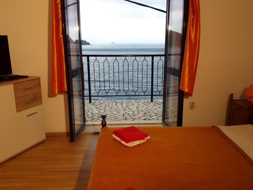 Apartments "Villa Mungos" Sobra Bagian luar foto