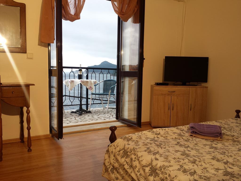 Apartments "Villa Mungos" Sobra Bagian luar foto