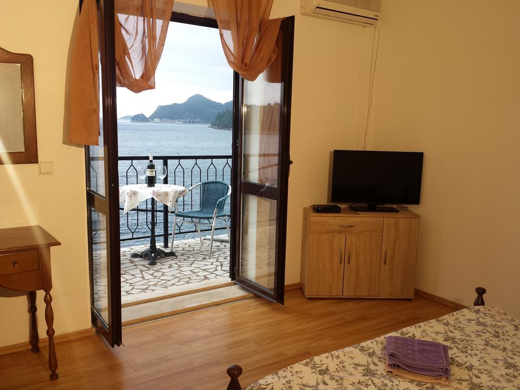 Apartments "Villa Mungos" Sobra Bagian luar foto
