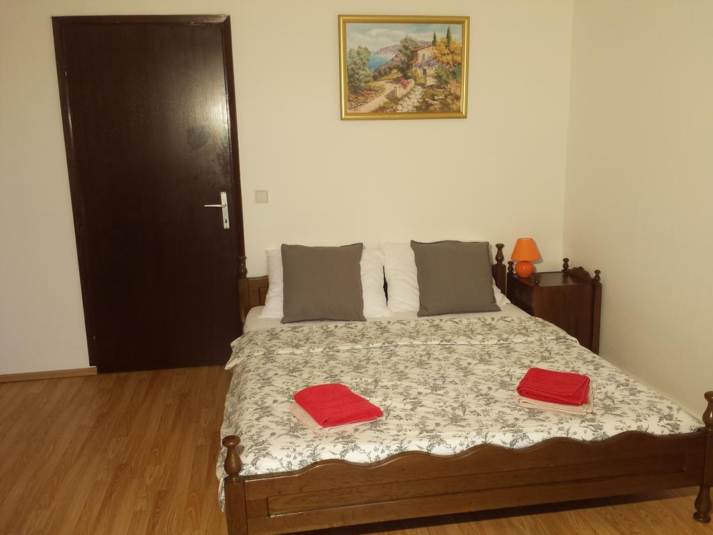 Apartments "Villa Mungos" Sobra Bagian luar foto