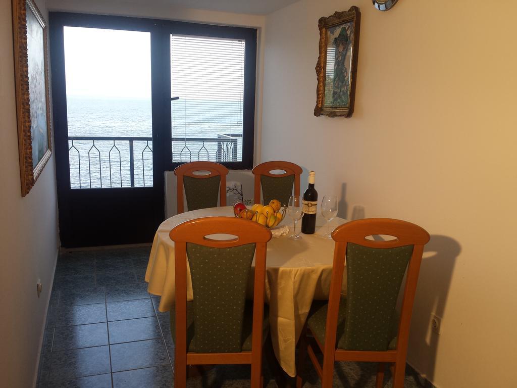 Apartments "Villa Mungos" Sobra Bagian luar foto
