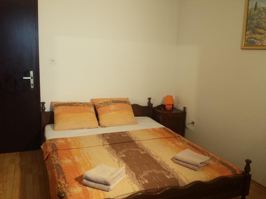 Apartments "Villa Mungos" Sobra Bagian luar foto