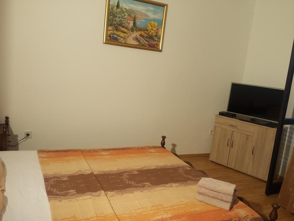 Apartments "Villa Mungos" Sobra Bagian luar foto
