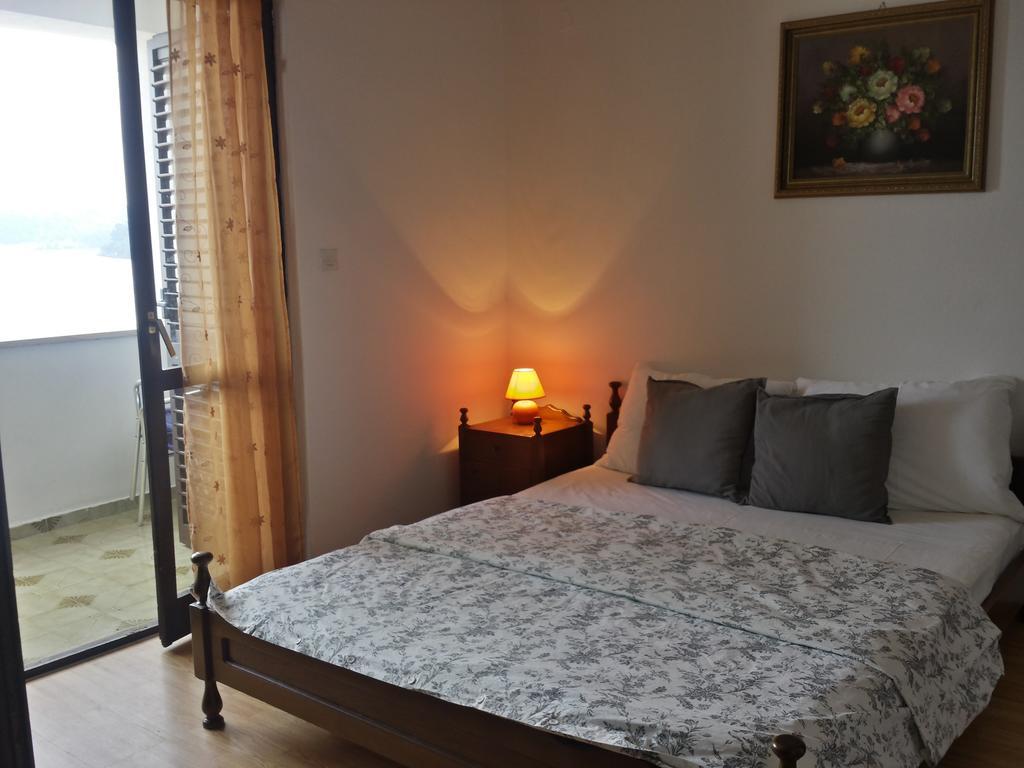 Apartments "Villa Mungos" Sobra Bagian luar foto