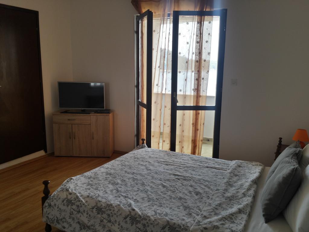 Apartments "Villa Mungos" Sobra Bagian luar foto