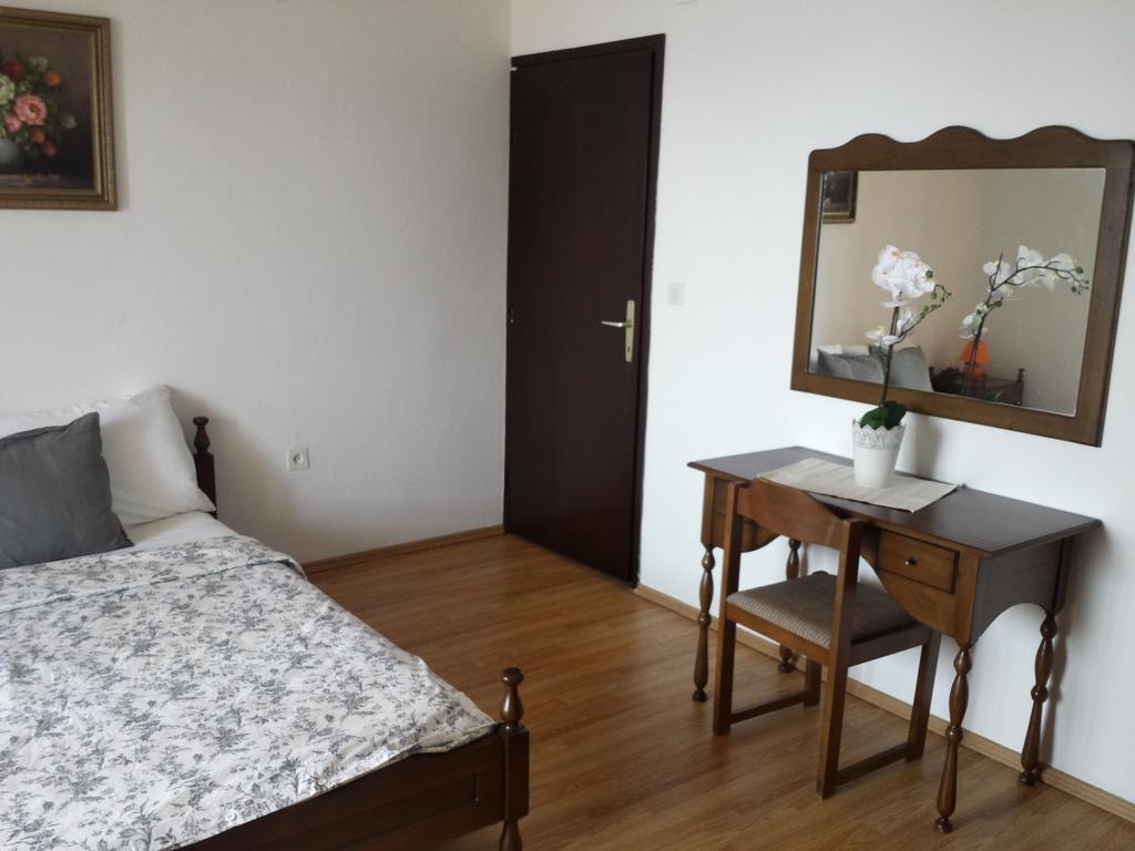 Apartments "Villa Mungos" Sobra Bagian luar foto
