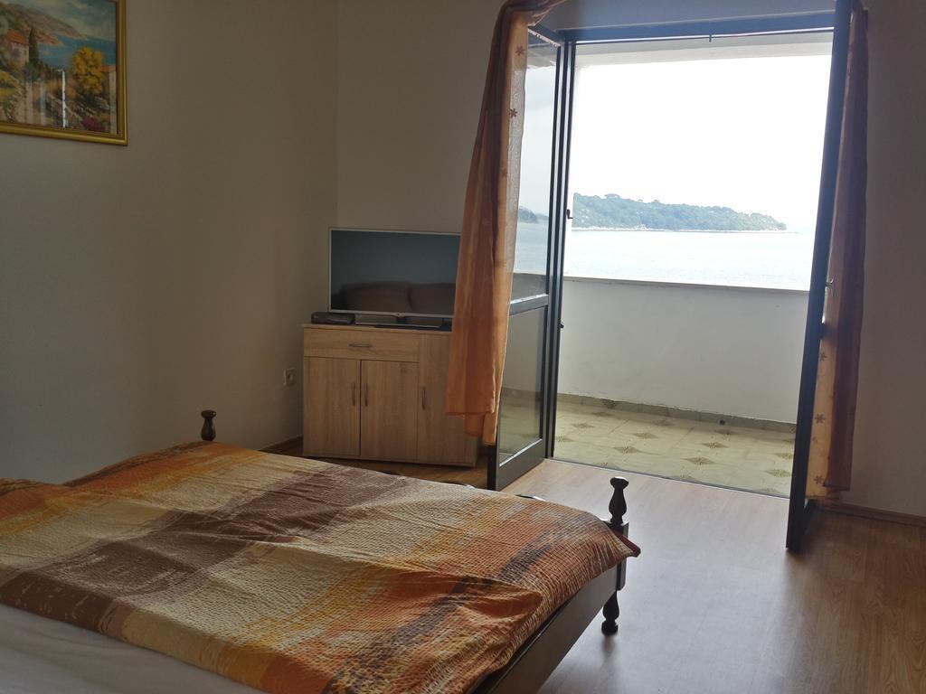 Apartments "Villa Mungos" Sobra Bagian luar foto