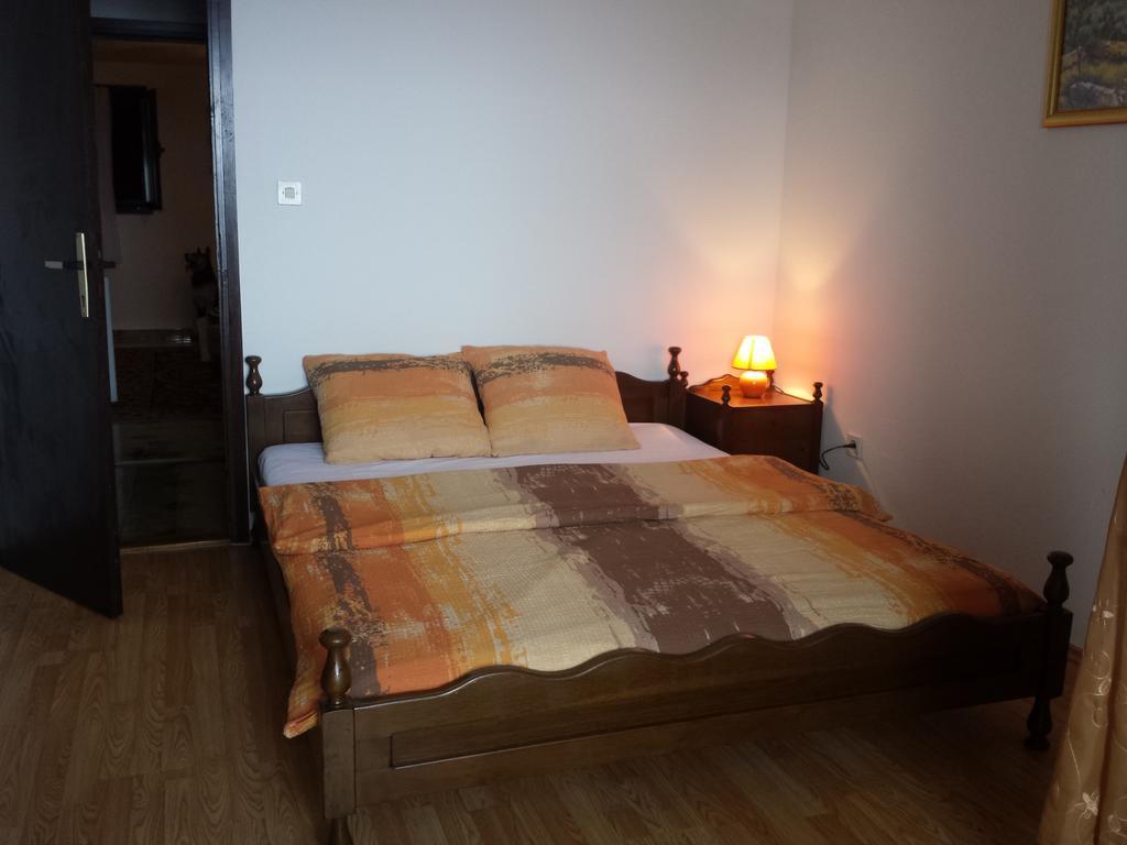 Apartments "Villa Mungos" Sobra Bagian luar foto