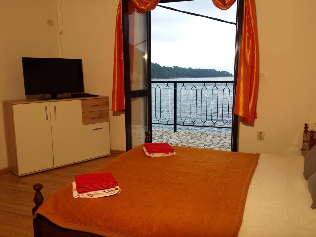 Apartments "Villa Mungos" Sobra Bagian luar foto