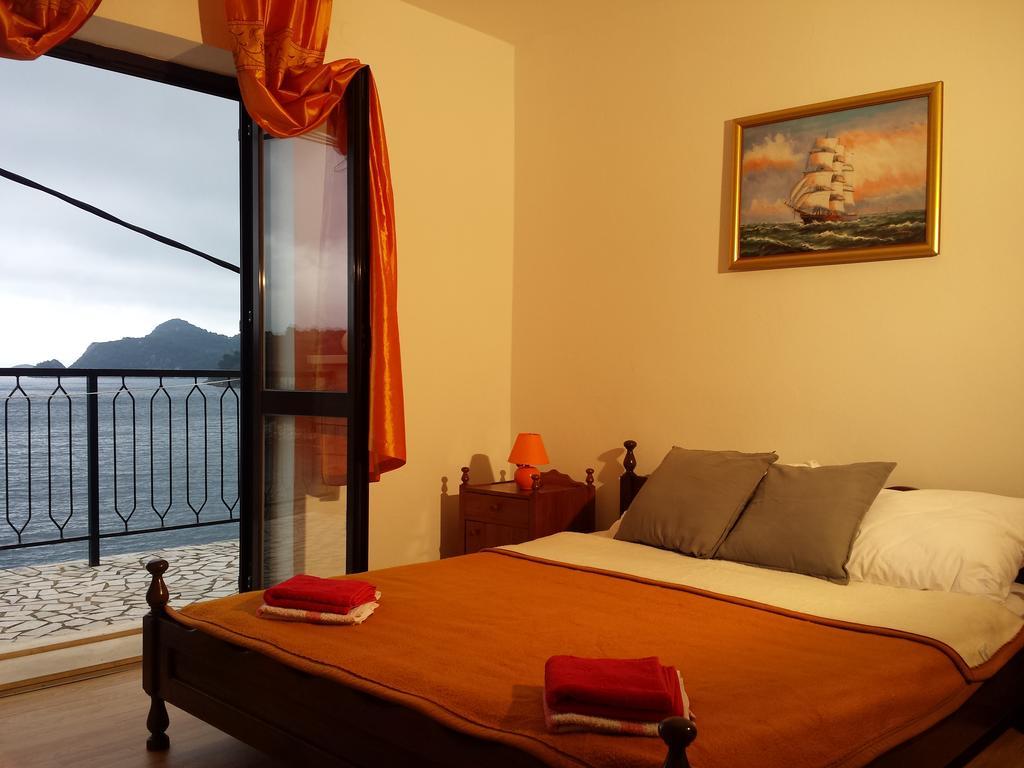 Apartments "Villa Mungos" Sobra Bagian luar foto